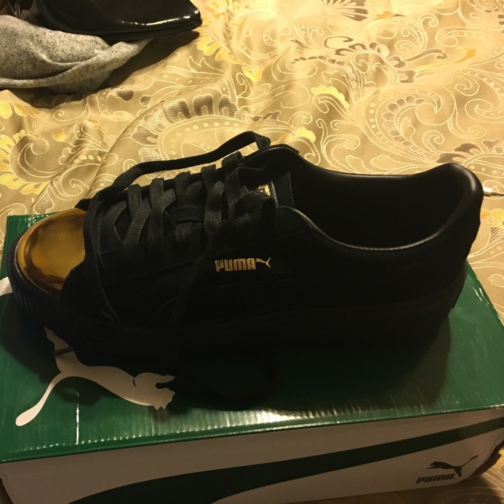 Suede Platform Gold Pumas