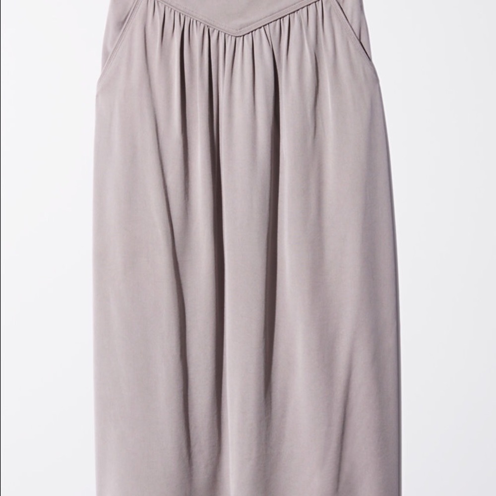 Aritzia skirt with slip on the side.