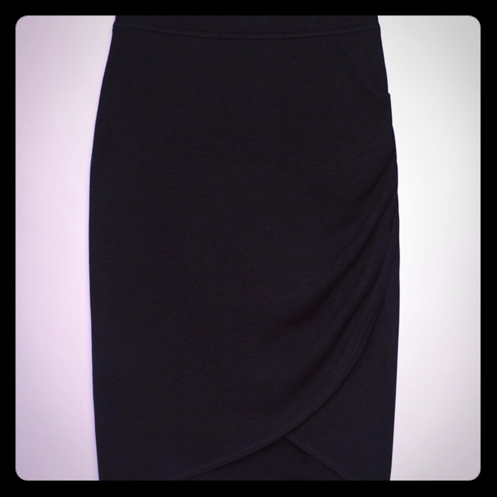 Aritzia black skirt