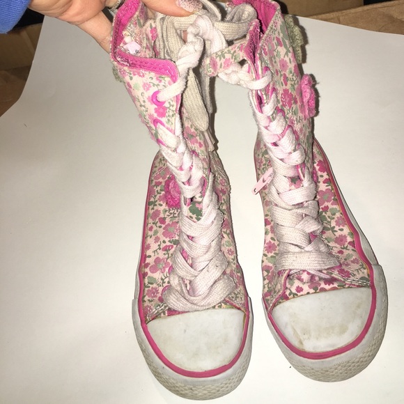 Girls size 12 Hi top sneakers - Picture 2 of 4