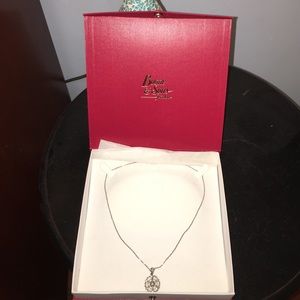 Diamond circular shaped necklace