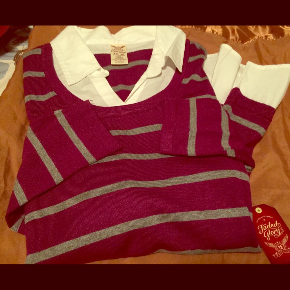 Sweater w/white collar and hem (attached)