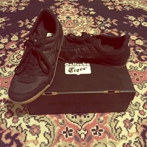 Onitsuka Tiger Ultimate 81 black shoe