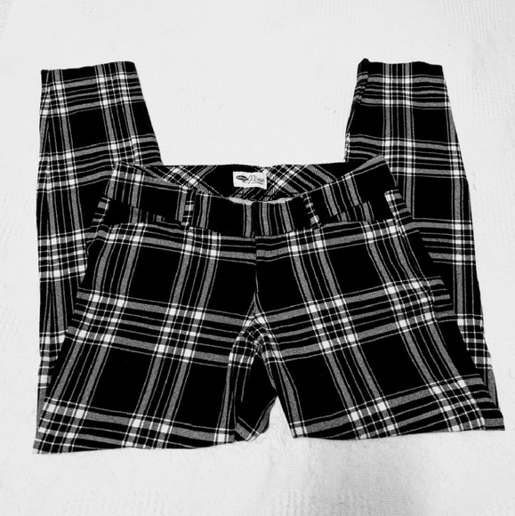 Old Navy Pants - Plaid Pixie Skinny Ankle Pants Old Navy Pants - Plaid Pixie Skinny Ankle Pants