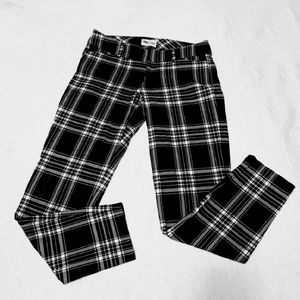 Old Navy Pants - Plaid Pixie Skinny Ankle Pants Old Navy Pants - Plaid Pixie Skinny Ankle Pants