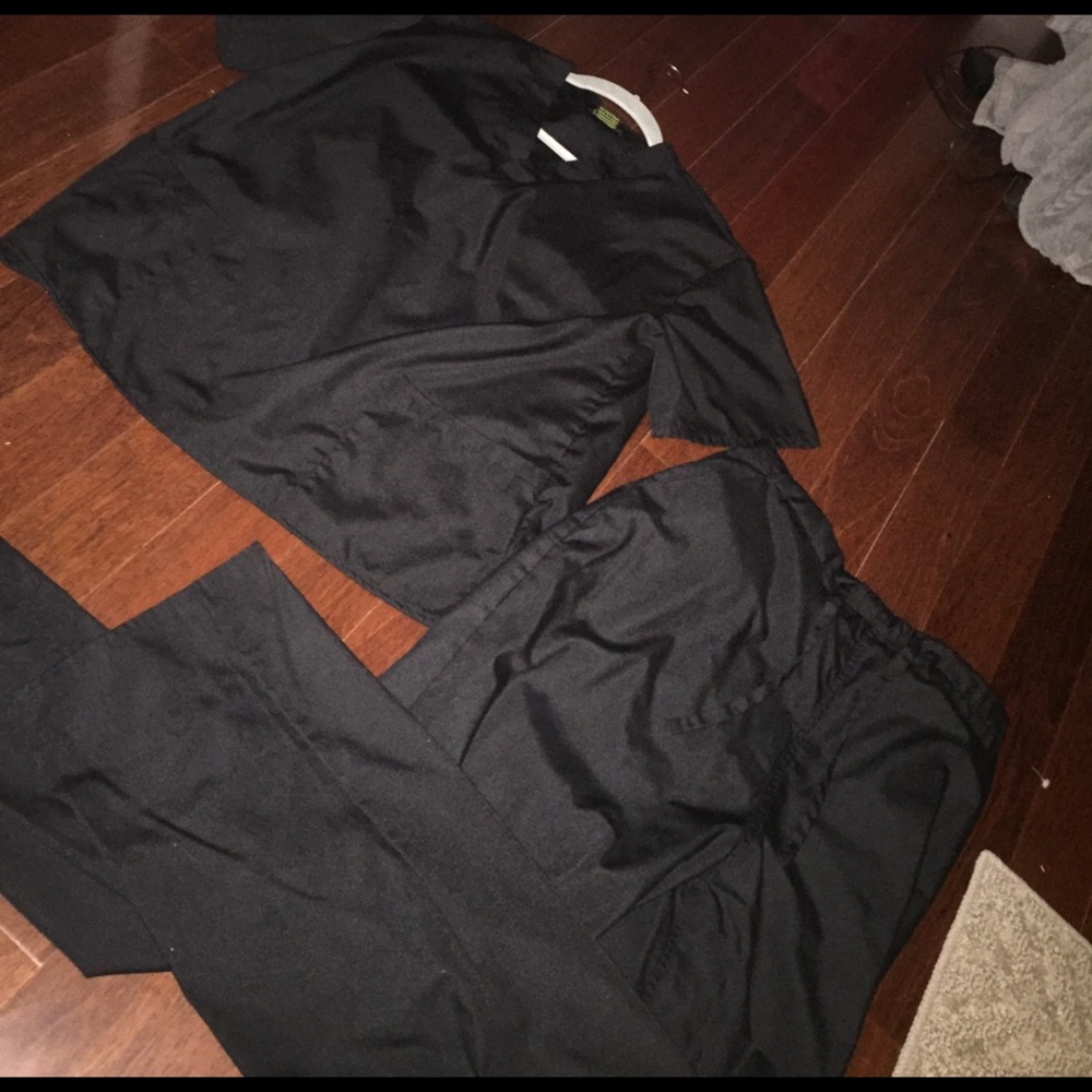 5 sets of black scrubs!