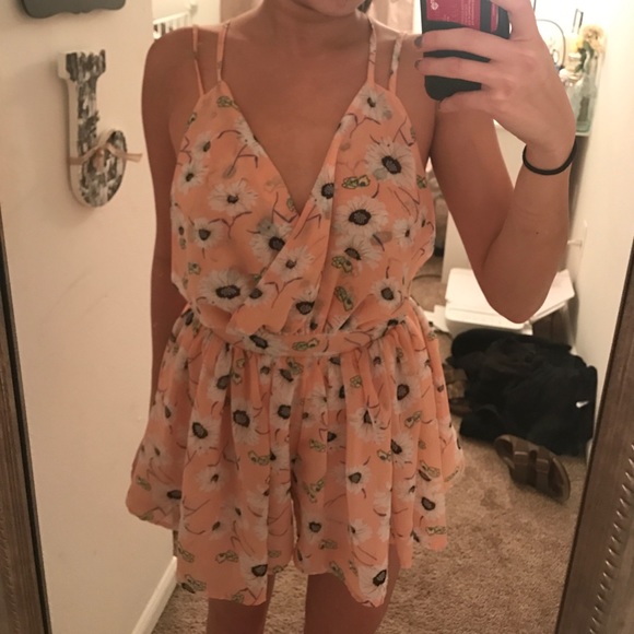 Princess Polly floral Romper - Picture 3 of 4