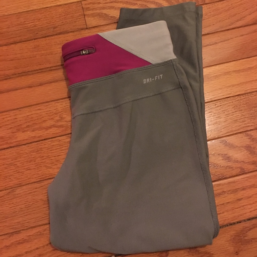 Nike grey and pink cropped leggings!