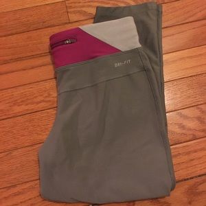 Nike grey and pink cropped leggings!