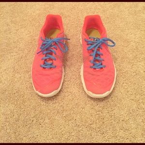 Nike Free a Tennis Shoes!!