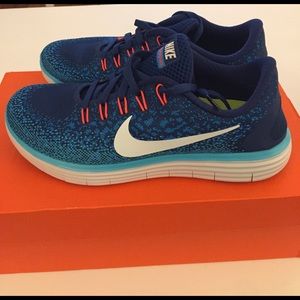 Brand New Women's Nike Free RN Distance Size 7.5