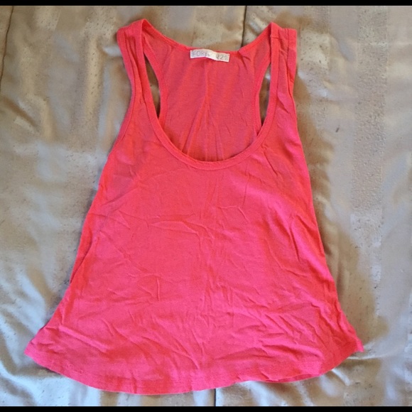 2 Razor back crop tops - Picture 2 of 2