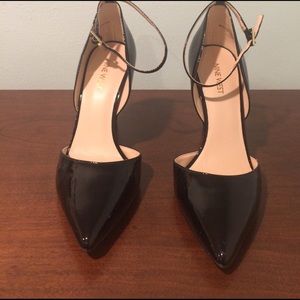 Nine West black leather Pump