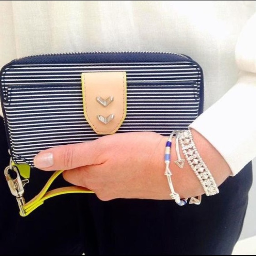 Stella & Dot Madison Tech Wallet