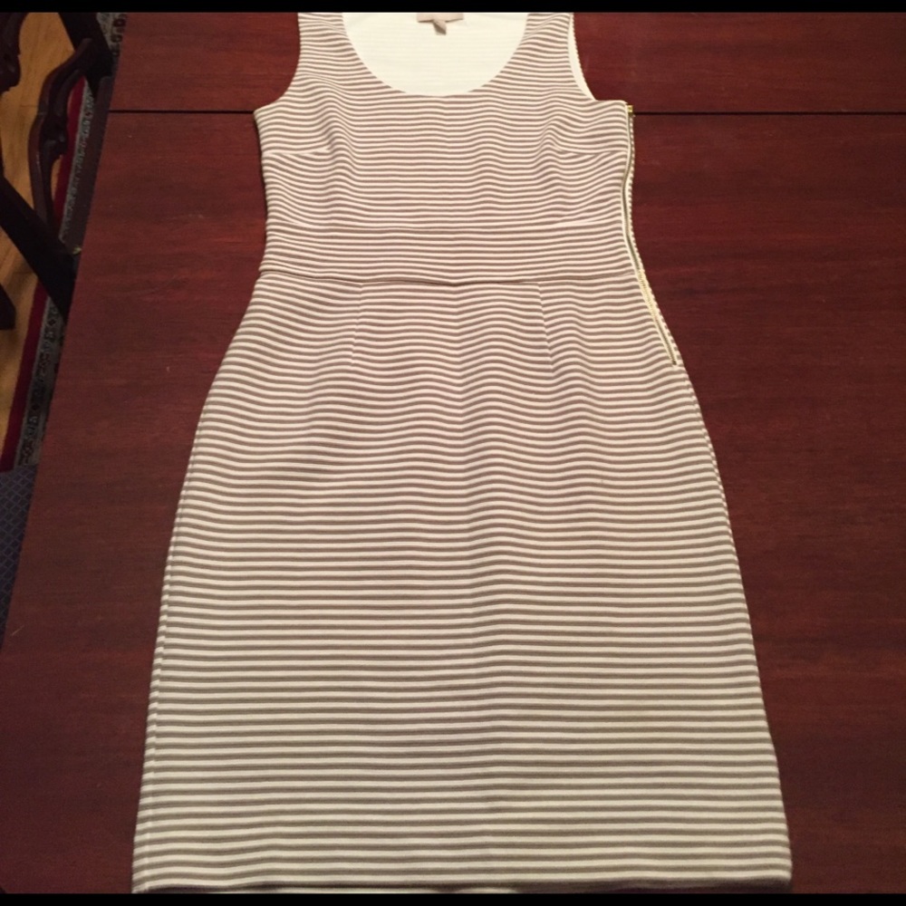 Business dress. Banana Republic