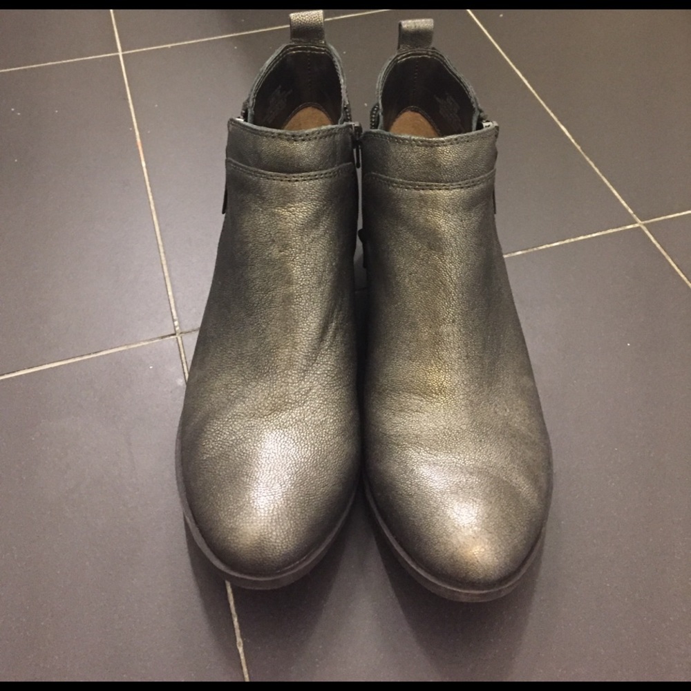 Vince Camuto low booties