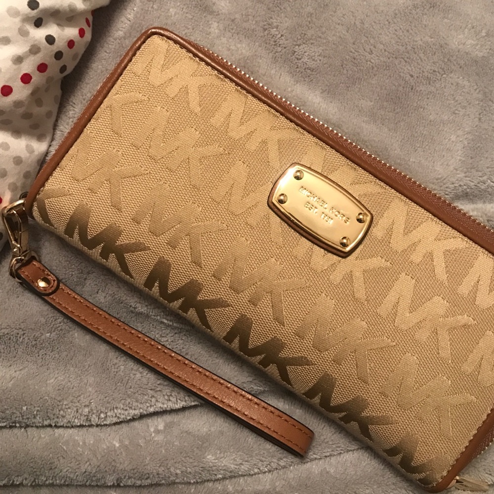 MK wristlet