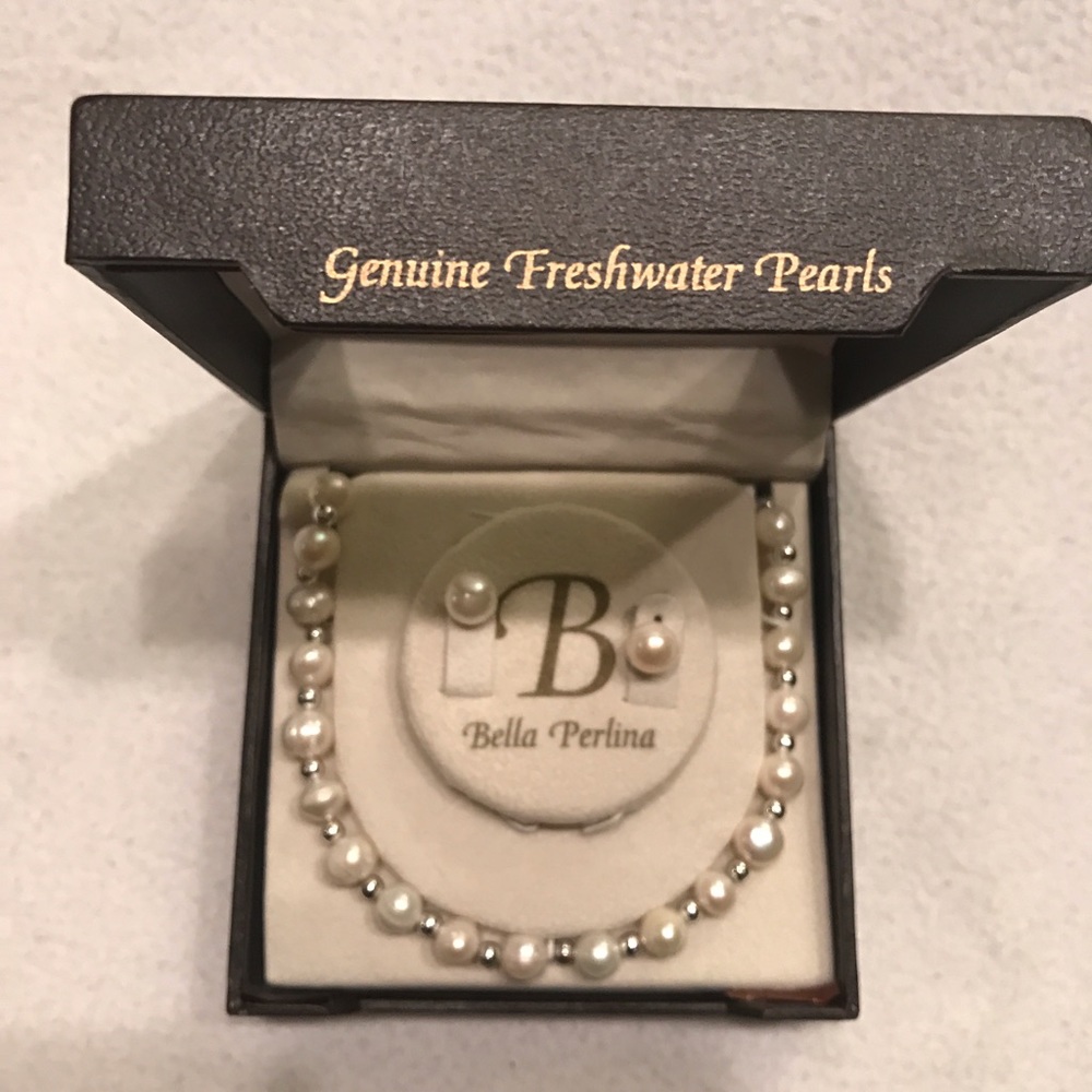 Bella Perlina pearls necklace and earrings set