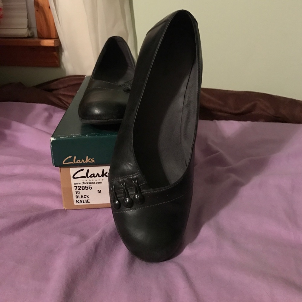 Clarks black flats 10m