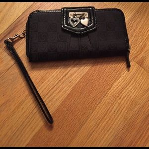 Heart design wallet/wristlet
