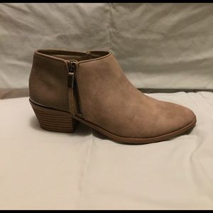 Size 9 Vera Wang Booties/Ankle Boots