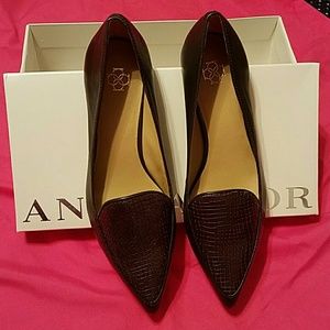 BNIB ANN TAYLOR KITTEN HEELS