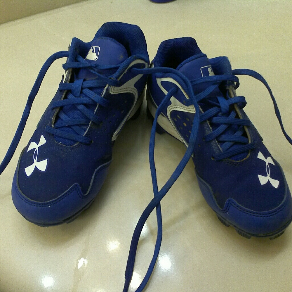 Final drop.  Boy's baseball cleats