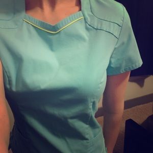 Urbane Sport Scrub Top