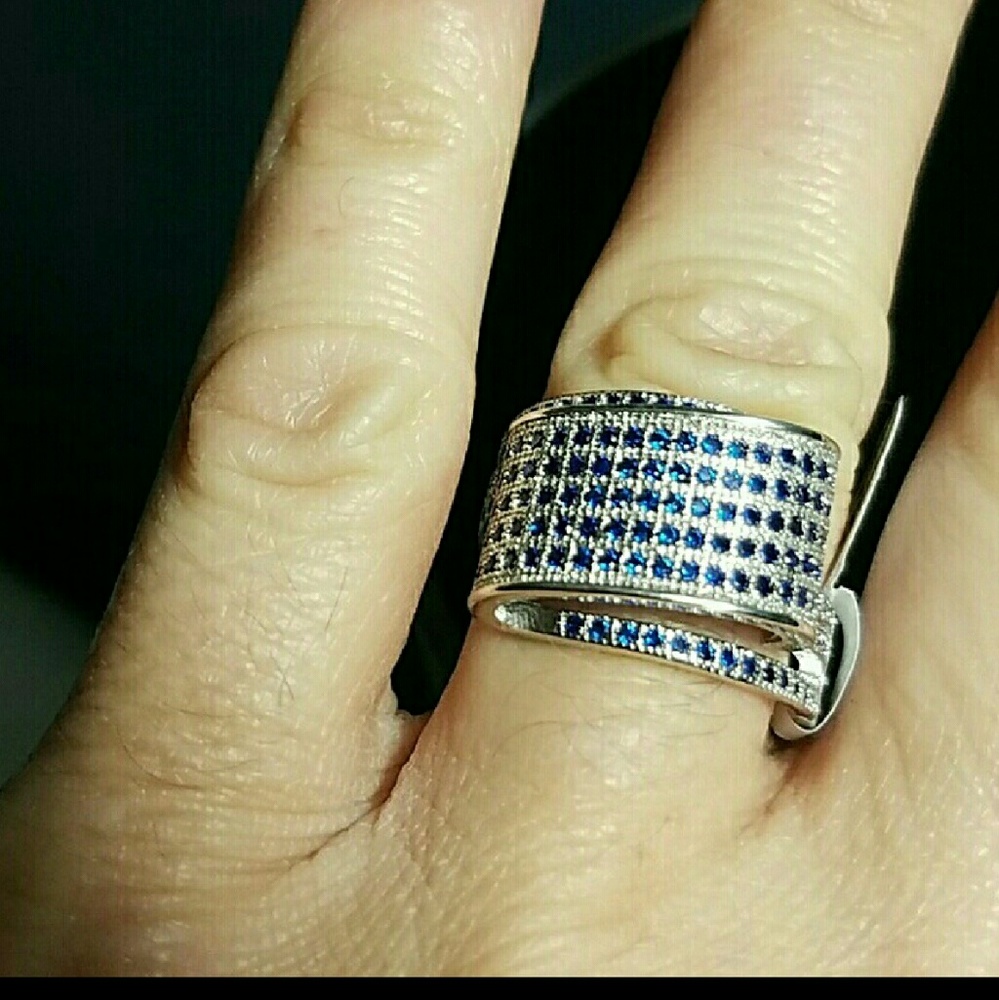 Unique and Beautiful Silver & blue sapphire ring