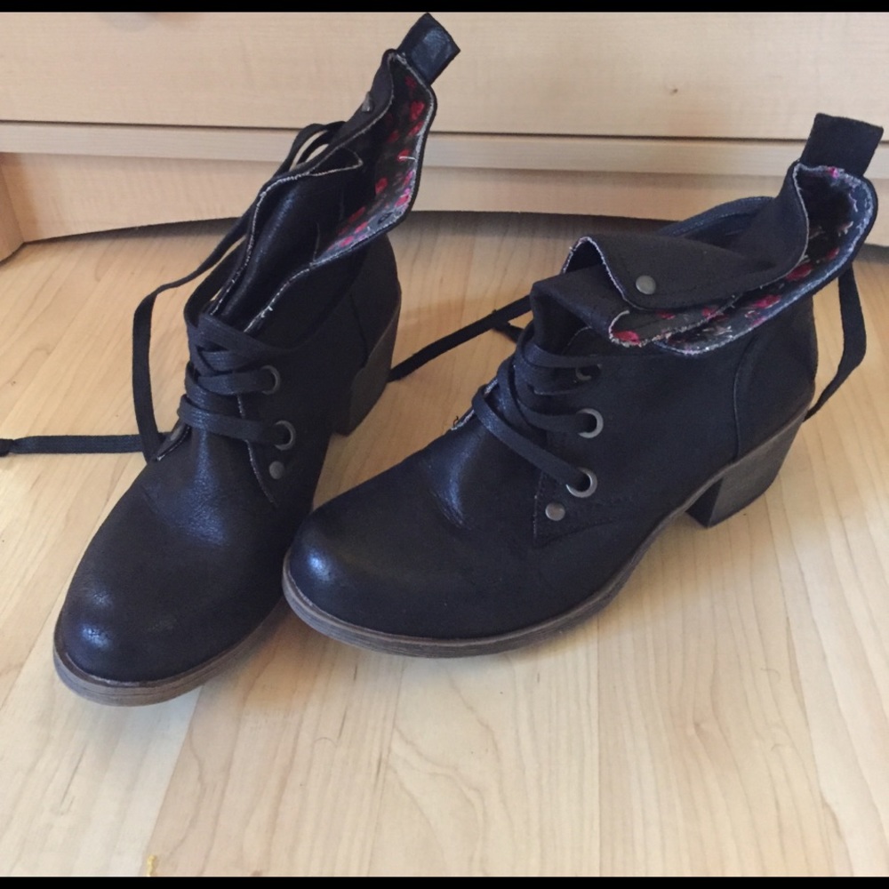 Roxy black boots