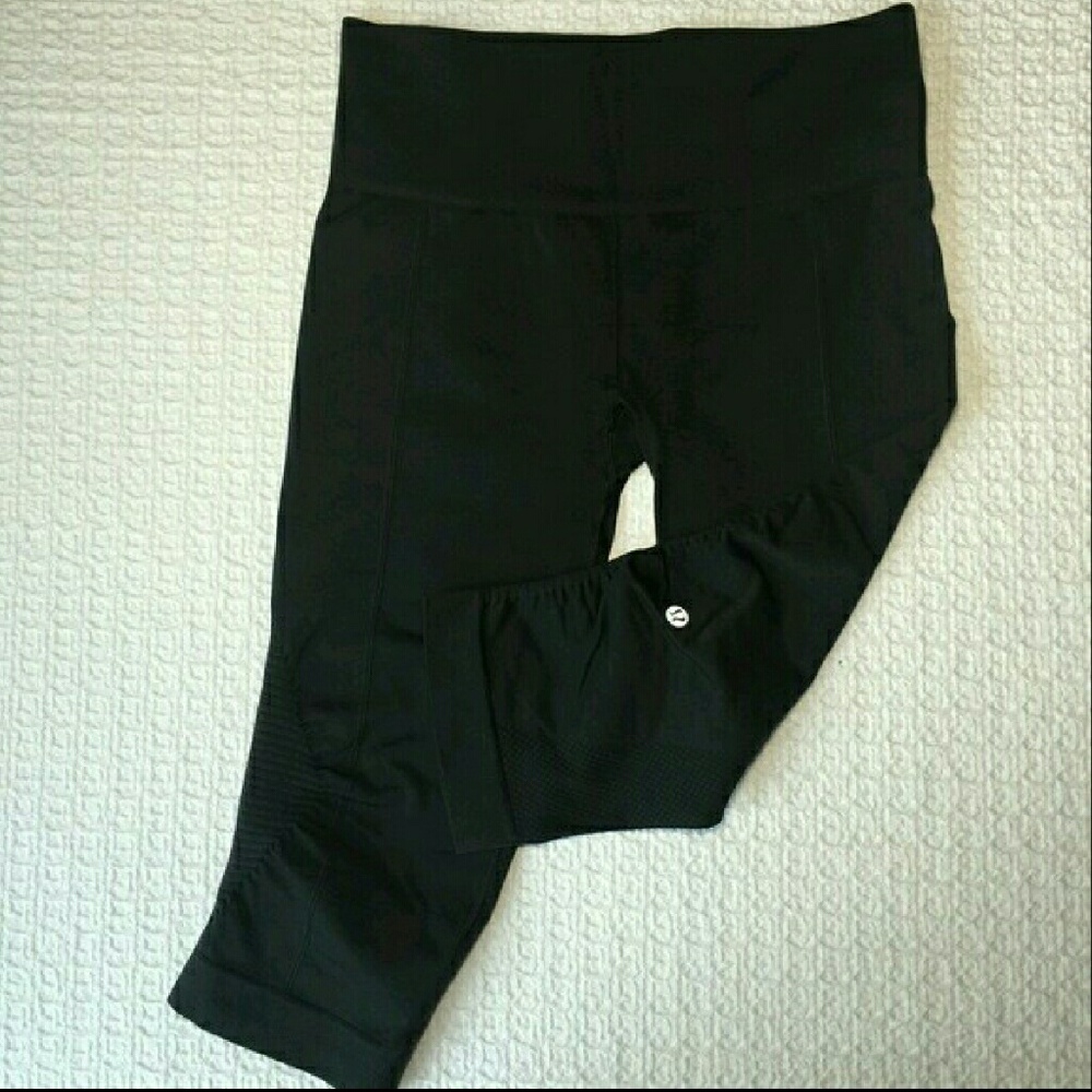 Lululemon In The Flow Crop