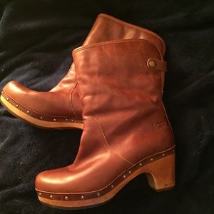 Ugg clog boots