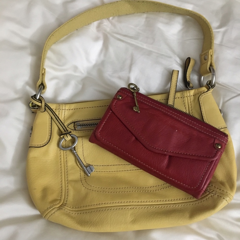 Fossil purse and wallet set.