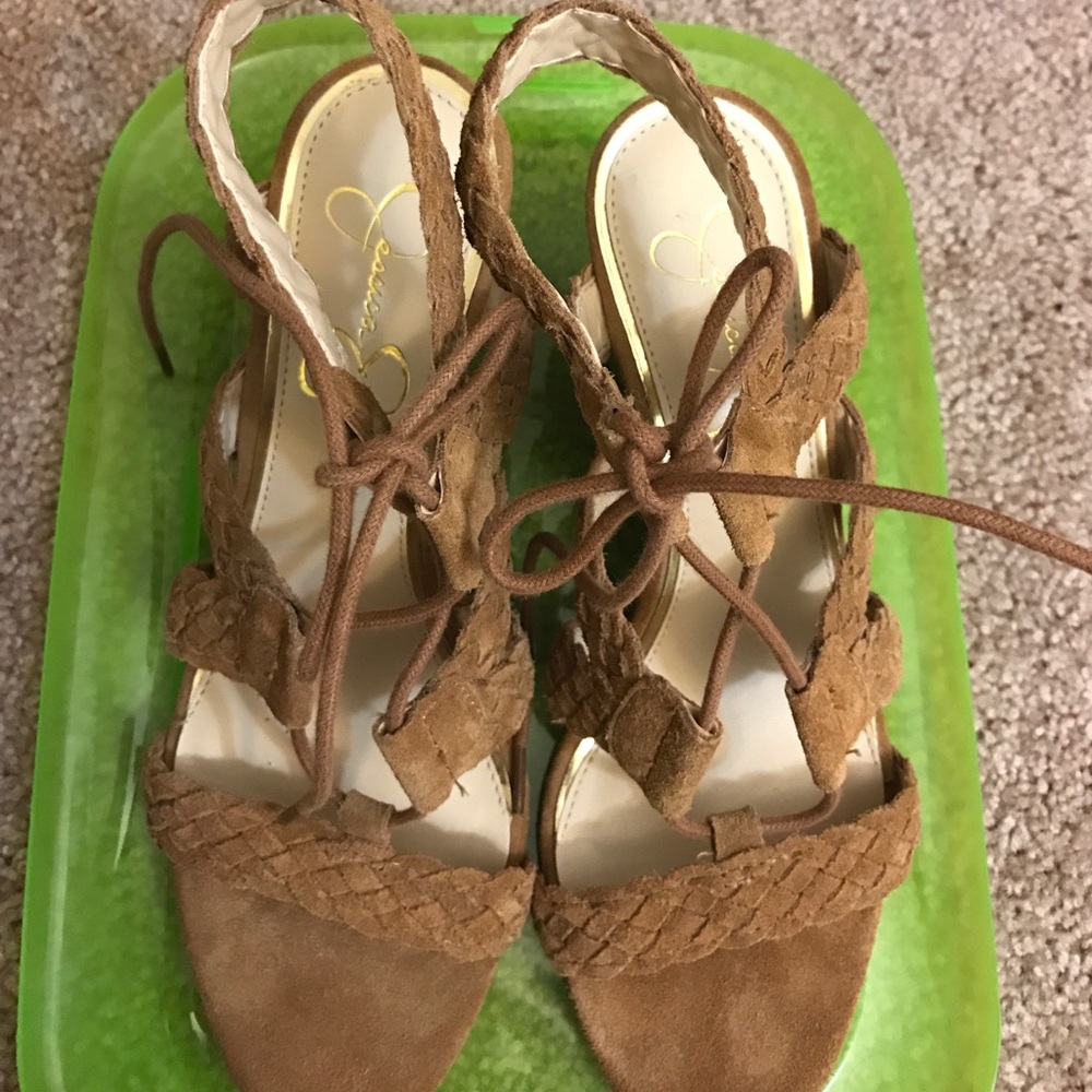 String tie wedges -Send offer