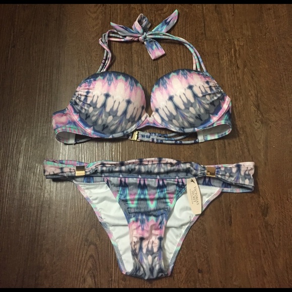 Victoria's Secret Other - Victoria's Secret Swim Bikini Top