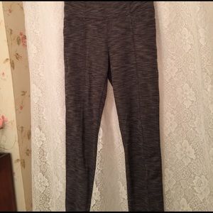 Athleta yoga pants with back pockets
