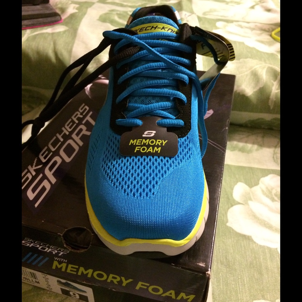 Skechers sport memory foam athletic shoe. - Picture 2 of 5