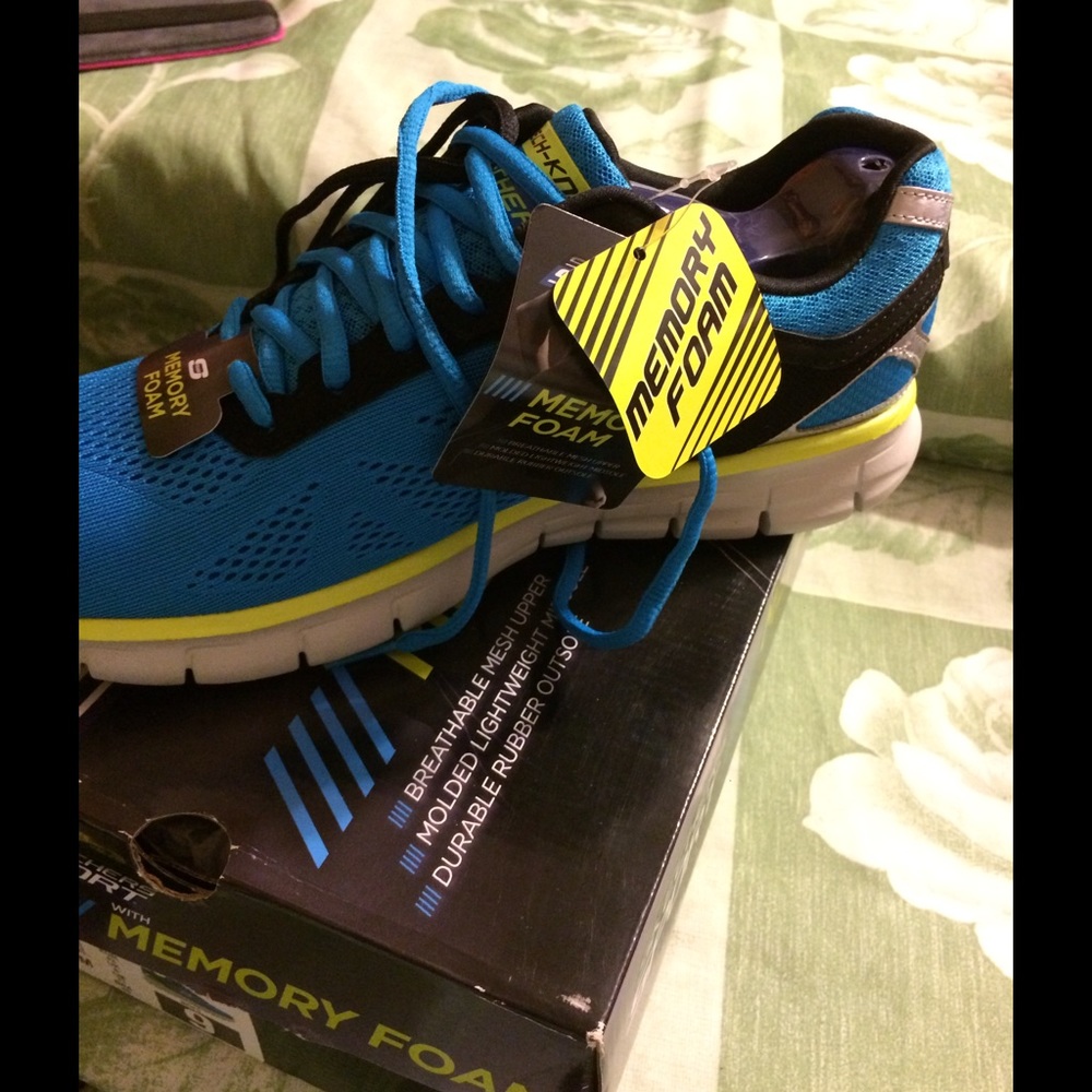 Skechers sport memory foam athletic shoe. - Picture 3 of 5