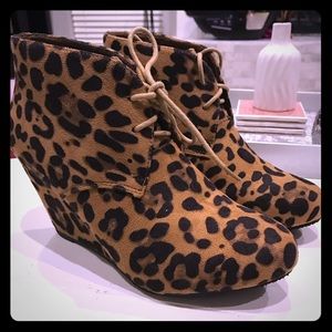 Leopard wedges