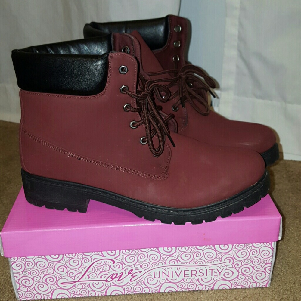 Burgundy womans boots