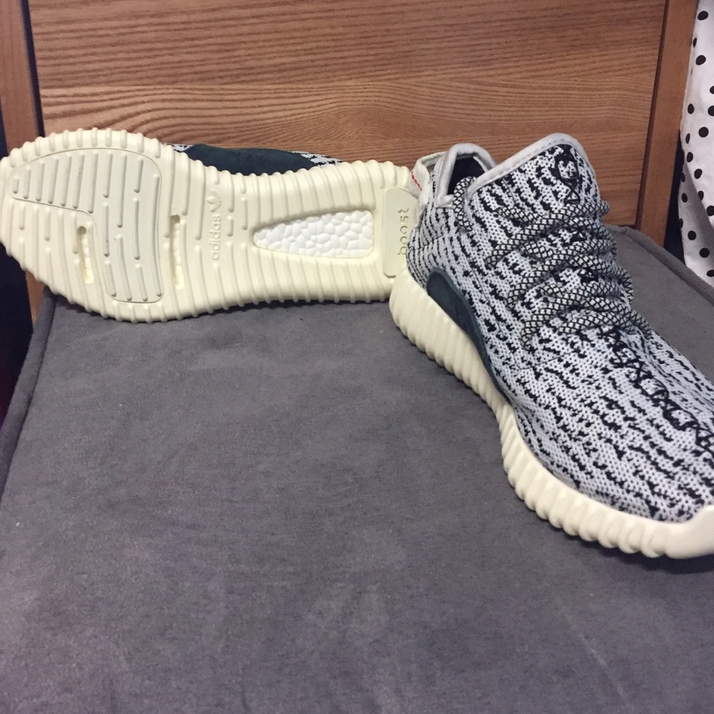 Yeezy ADIDAS sneakers