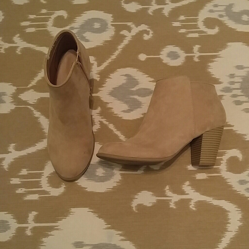 {Old Navy} Tan/Nude Heeled Ankle Boots