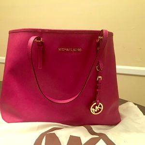 Magenta pink Michael Kors jet set tote