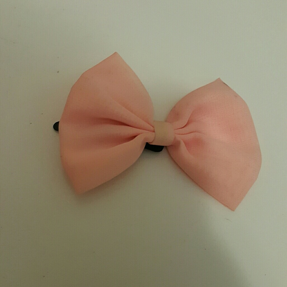 Pink bow hair clip