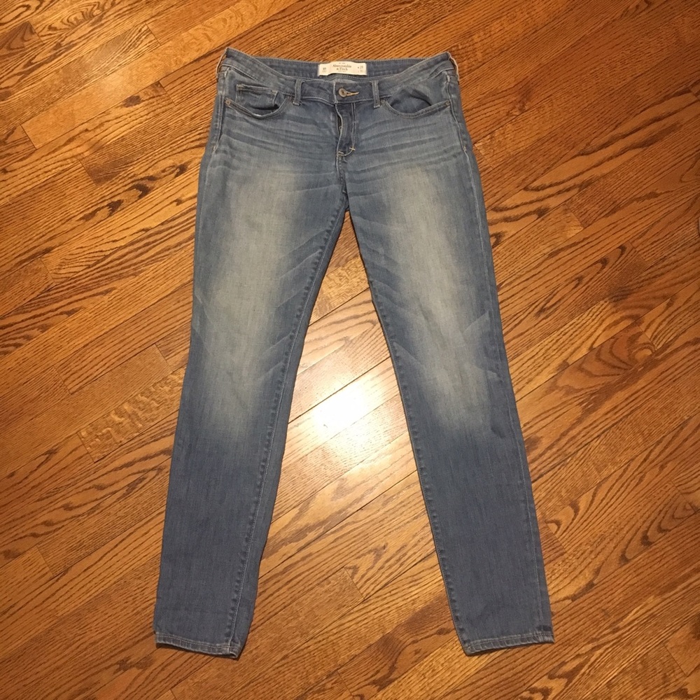 Abercrombie & Fitch Light Wash Skinny Jeans sz 29