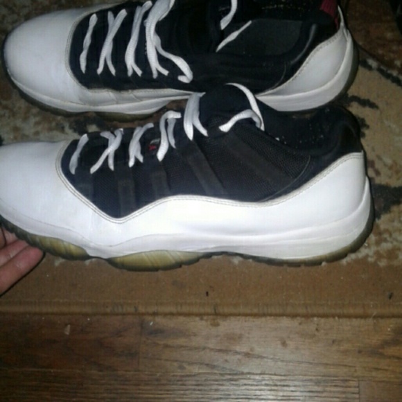 Jordan 11s tuxedo - Picture 2 of 3