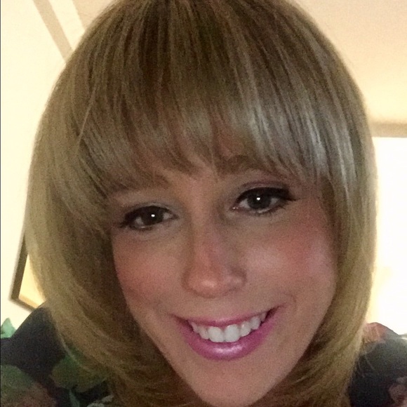 Meet your Posher, Jackie - Picture 2 of 4