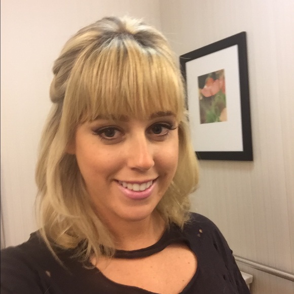 Meet your Posher, Jackie - Picture 3 of 4