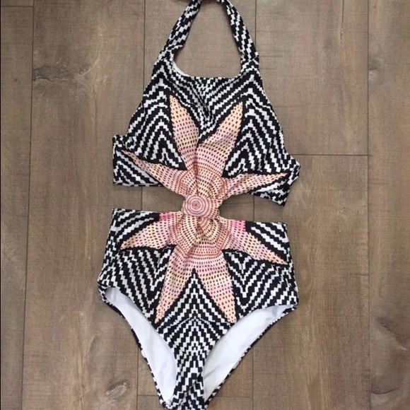 ✨HP✨Tribal Print Cutout One-Piece Swimwear✨ - Picture 5 of 6