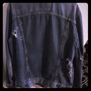 JeanJacket breaks the barriers of time and styles.